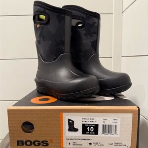 BOGS Black and Camo Waterproof Boots - 10